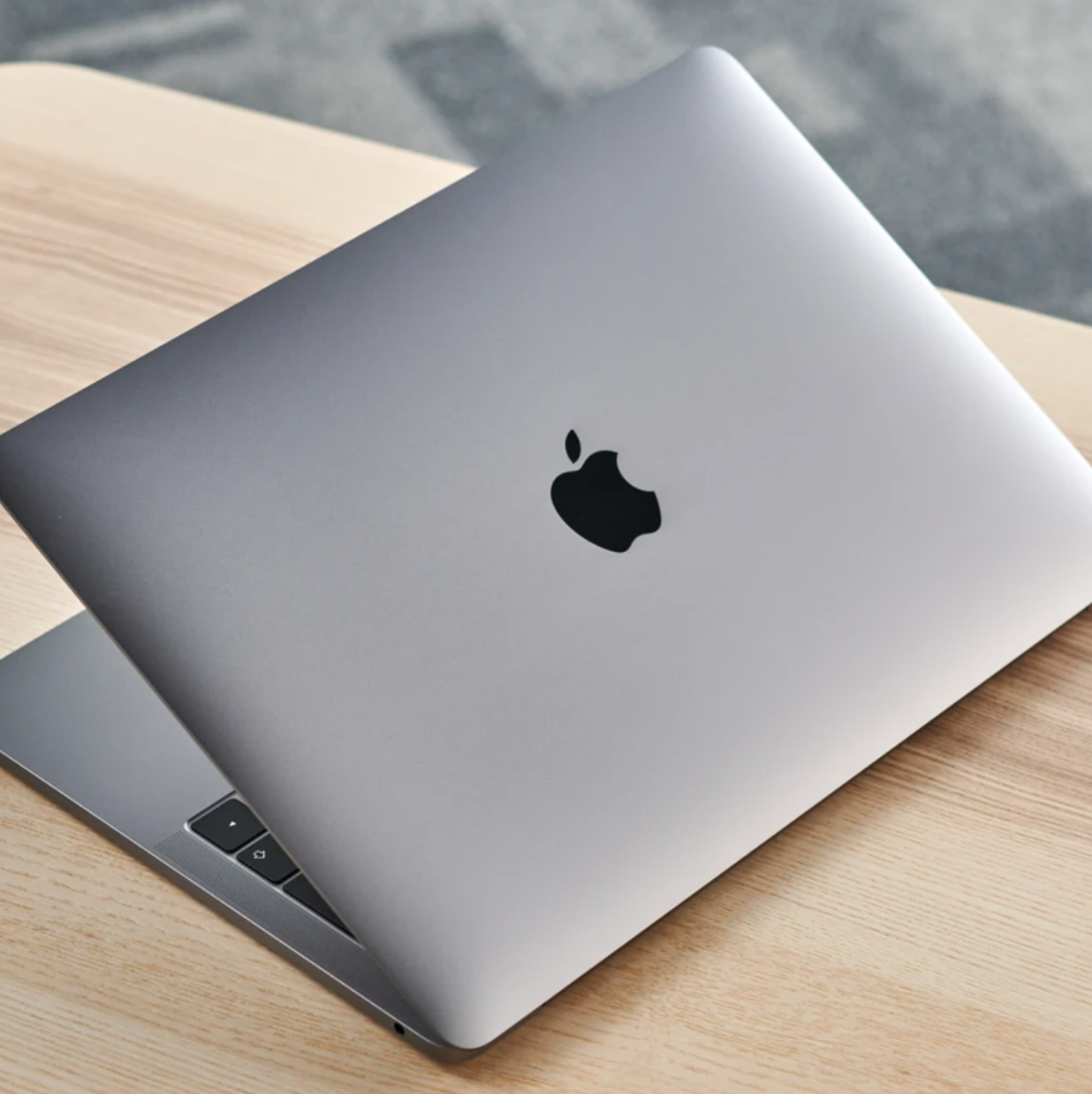 Apple MacBook Pro 2020 | Core i5 | 16 GB RAM 512 GB SSD | 13.3-inch Retina Display | Pre-Owned A++ Grade