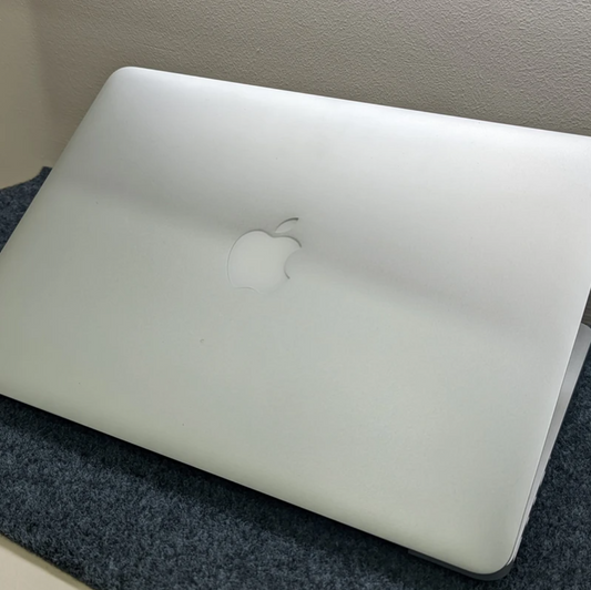 Apple MacBook Pro 2015 | Core i5 | 8 GB RAM 256 GB SSD | 13.3-inch Retina Display | Pre-Owned A++ Grade
